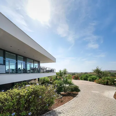 Villa Sernadinha - Infinity Pool & Mountain Views Bensafrim