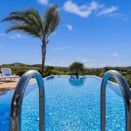 Sernadinha - Infinity Pool & Mountain Views Villa Bensafrim