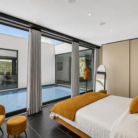 Sernadinha - Infinity Pool & Mountain Views Villa Bensafrim
