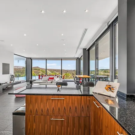Villa Sernadinha - Infinity Pool & Mountain Views Bensafrim