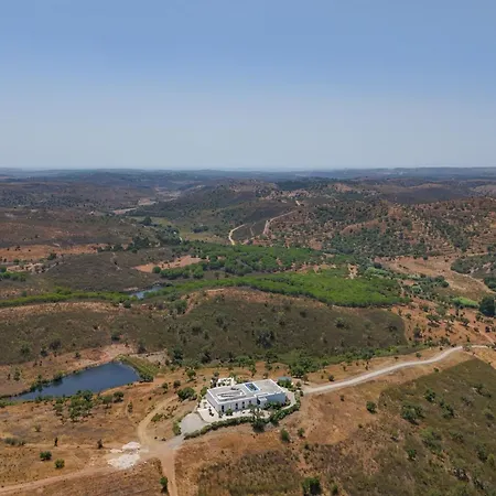 Villa Sernadinha - Infinity Pool & Mountain Views