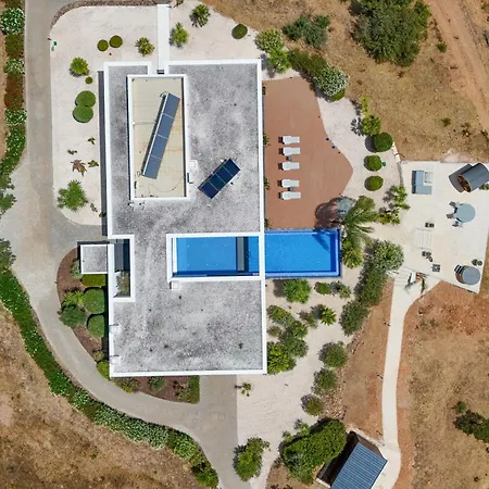 Villa Sernadinha - Infinity Pool & Mountain Views Bensafrim