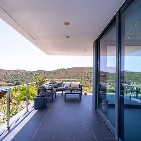 Sernadinha - Infinity Pool & Mountain Views * Bensafrim