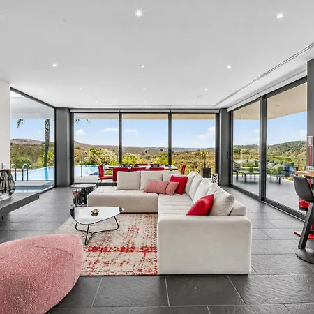 Villa Sernadinha - Infinity Pool & Mountain Views Bensafrim