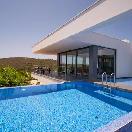 Sernadinha - Infinity Pool & Mountain Views