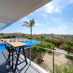 Villa Sernadinha - Infinity Pool & Mountain Views Bensafrim